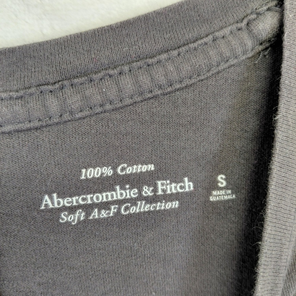 Abercrombie & Fitch Queen Band Crest Graphic T-Shirt Gray Mens Small S - Picture 3 of 7